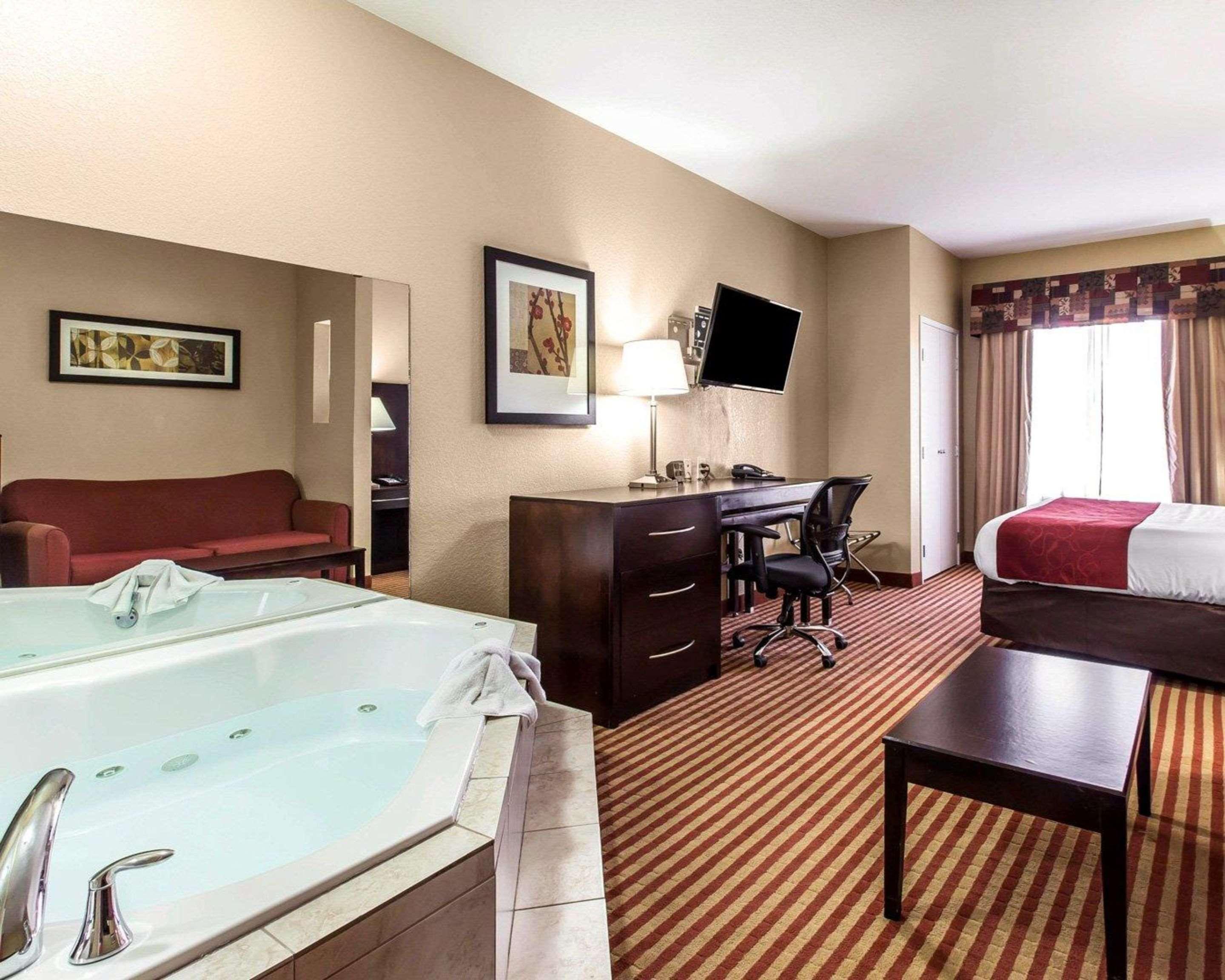 Comfort Suites Уейкрос Екстериор снимка