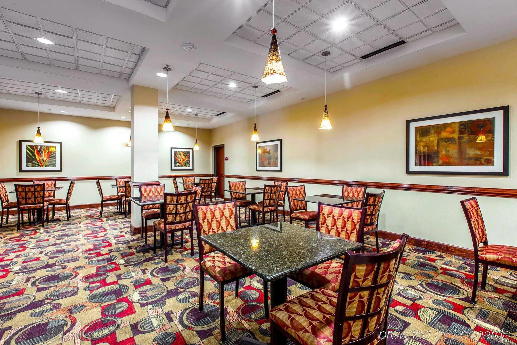 Comfort Suites Уейкрос Екстериор снимка
